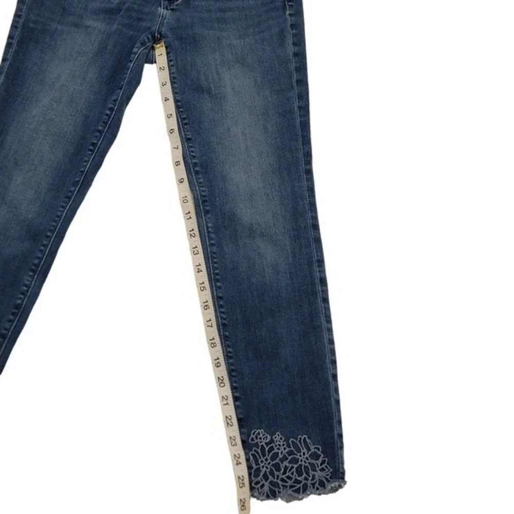 Ann Taylor The Skinny Curvy Fit Jeans Blue Floral Embroidered Hem Size 2 Womens